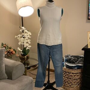 Old Navy Women's Straight Leg Jeans in Light Blue